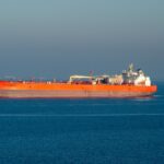 Houthis abren segundo frente petrolero: ahora bloquean el mar Rojo mientras Trump bombardea Irán (día 12)